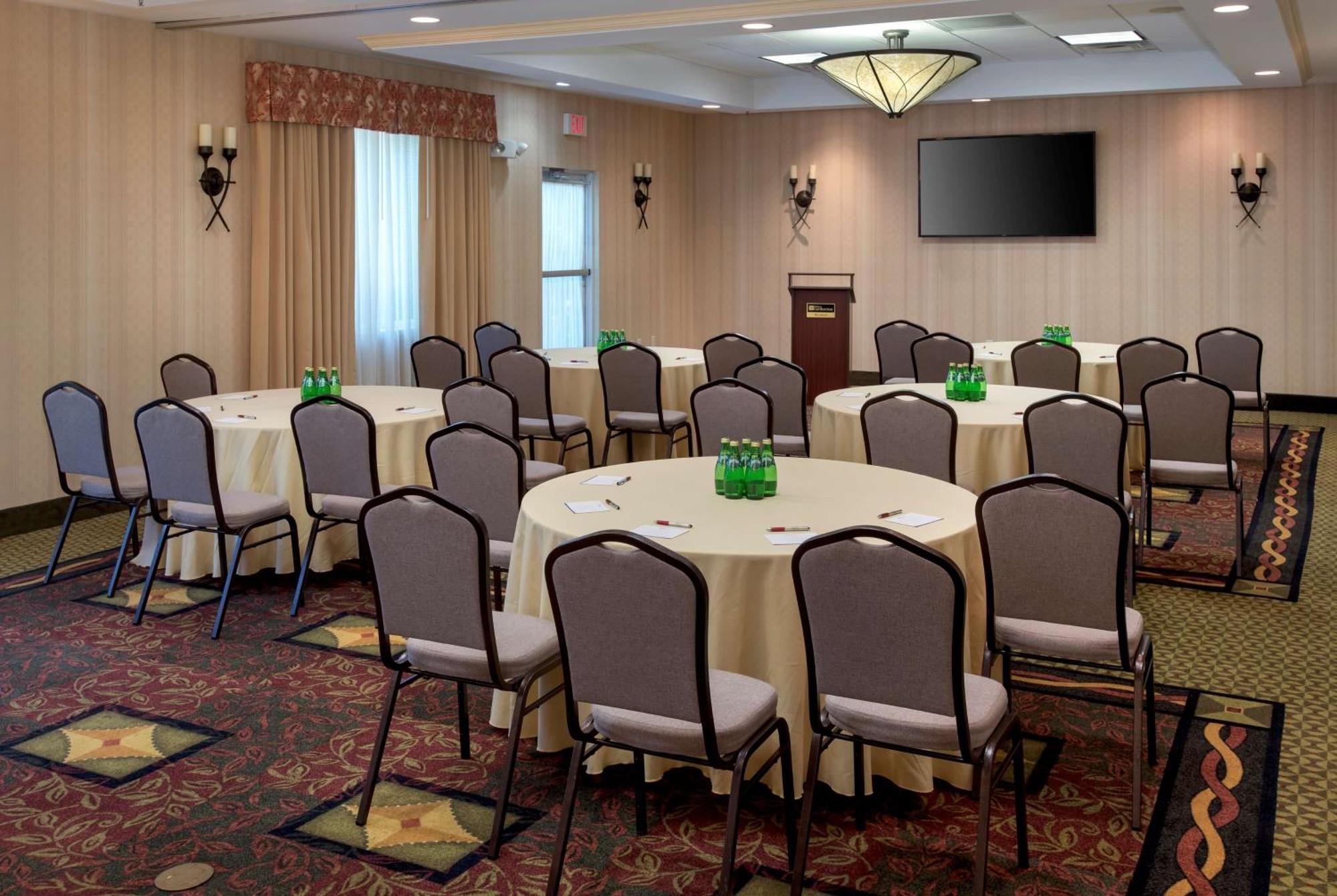 Hilton Garden Inn Риверхед Экстерьер фото