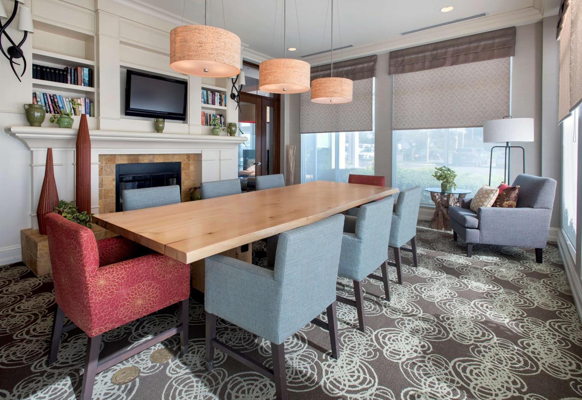 Hilton Garden Inn Риверхед Экстерьер фото