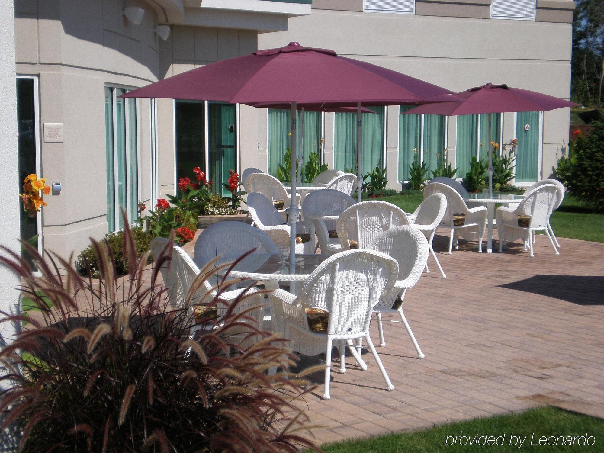 Hilton Garden Inn Риверхед Ресторан фото