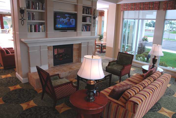 Hilton Garden Inn Риверхед Экстерьер фото